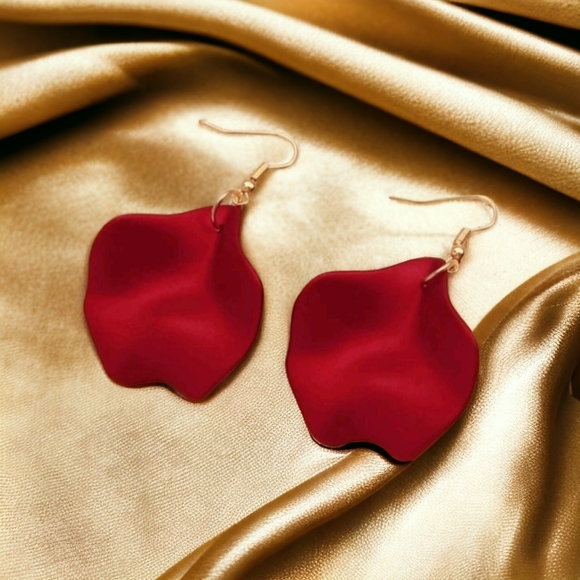 Rose petal drop earrings - Picture 7 of 11